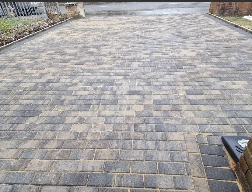 Close up detail of charcoal block paving driveway laid by Hedgeway Paving